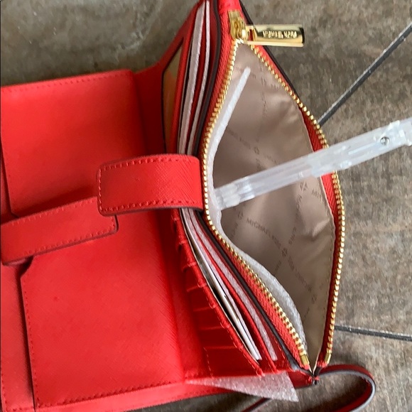 MICHAEL KORS LG DOUBLE ZIP WRISTLET FLAME - Picture 6 of 16